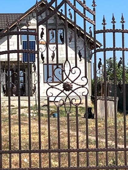 Vînd casā , vilā : la gri - 5