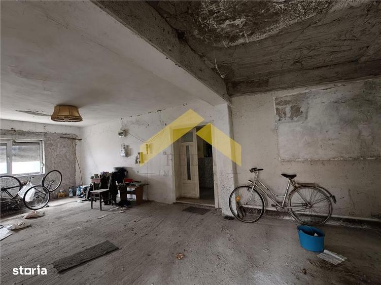 Casa la sol de vanzare in orasul Santana - 7