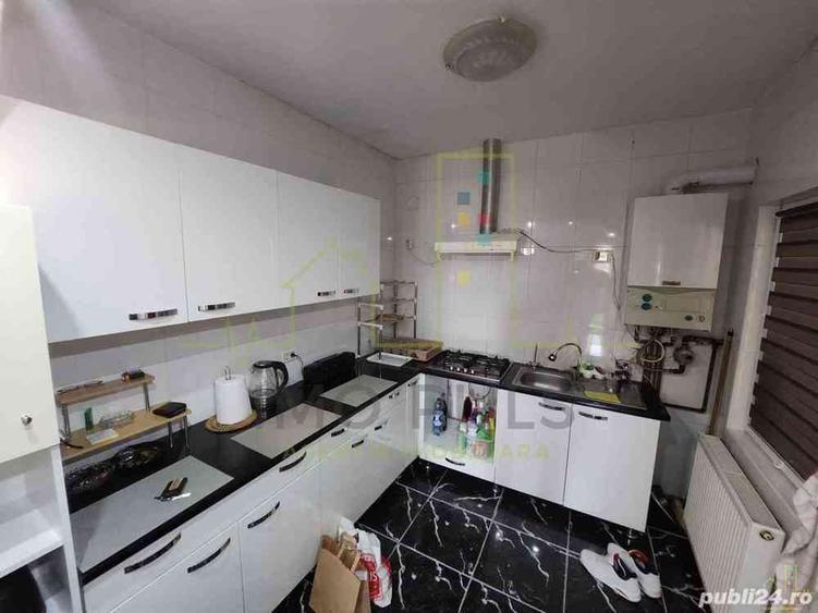 Vand casa 2 camere cu gradina, curte comuna, zona Fratelia - 5