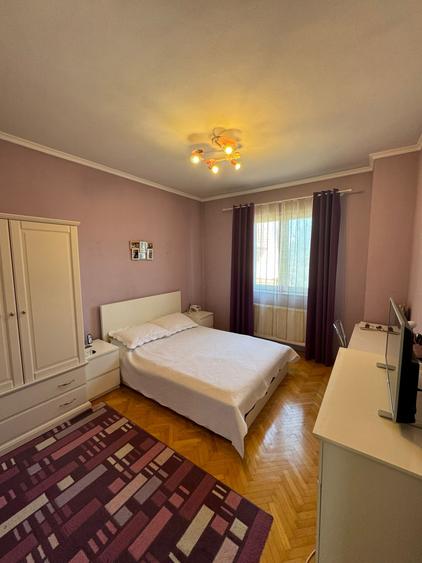 | Vila Pipera | 300 mp | Parcari | - 5