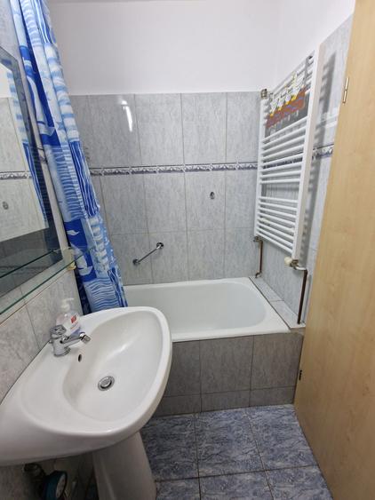 Inchiriez apartament cu 2 camere . - 2