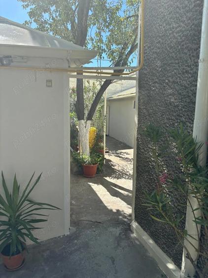 Casa de vanzare din caramida cu 5 camere , baie, bucatarie, beci , in perfevta stare. - 3