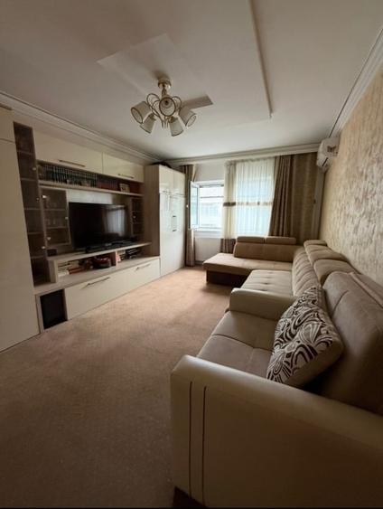 3 Camere Decomandat 66mp mobilat zona Nicolina - 1