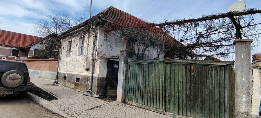 Casă cu 3 camere de vânzare in Chirpar - 1