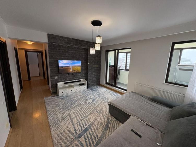 Apartament cu 3 camere decomandat în Roșu