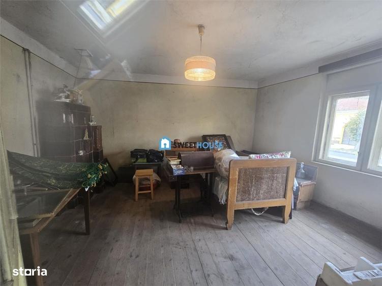 Casa Traditionala cu Teren Generos de Vanzare Mandra - 5