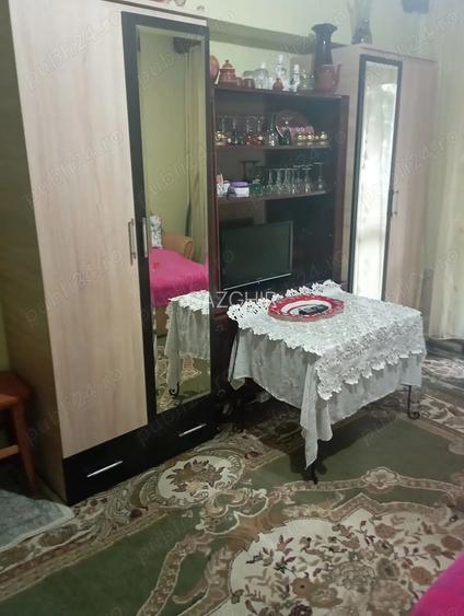 Sufragerie de inchiriat intr-un apartament cu doua camere. Sufragerie de inchiriat intr-un apartament cu doua camere.