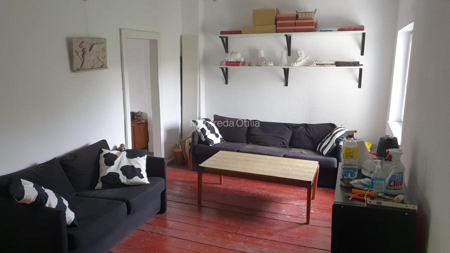 Apartament cu 3 camere semidecomandat în Domenii