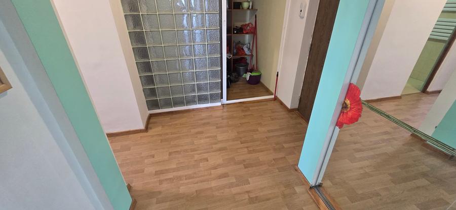Apartament cu 2 camere decomandat, mobilat în Sat Vacanță