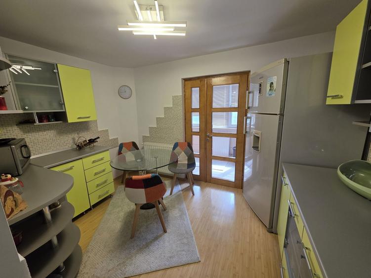 Apartament elegant, 3 camere, decomandat, etaj 2/4, str. Cuza Voda - 2