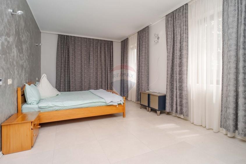 Casă / Vilă cu 10 camere, de vânzare. Todireni, Botoșani. - 28