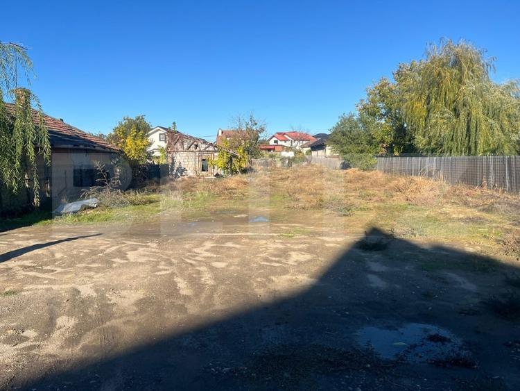 Teren intravilan, 2 fronturi, 786 mp, Romanesti - 1