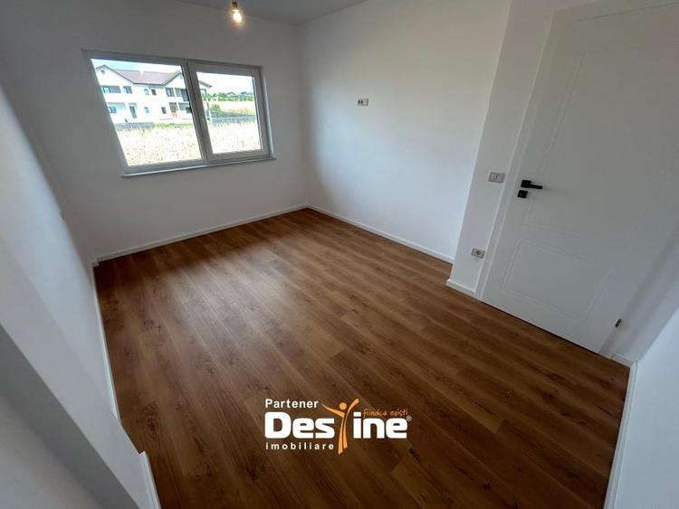 Casa tip DUPLEX - Loc de parcare si terasa  Toate utilitatile - Drum asfaltat - 12