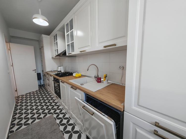 Garsoniera statiune Mamaia zona Cazinou maobilata si utilata - 9