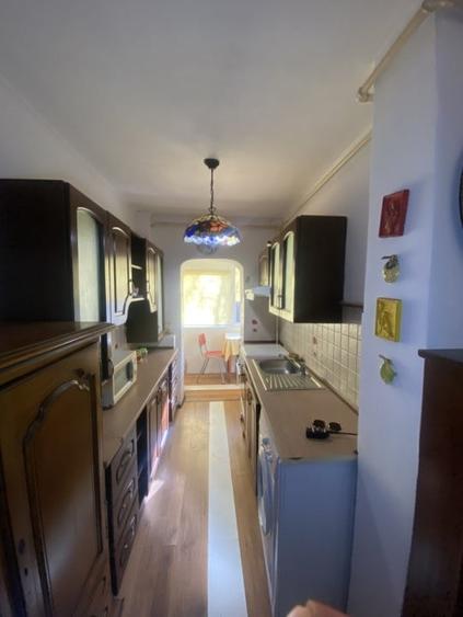 Vanzare apartament 3 camere Etaj 1 Tractorul Brasov - 1