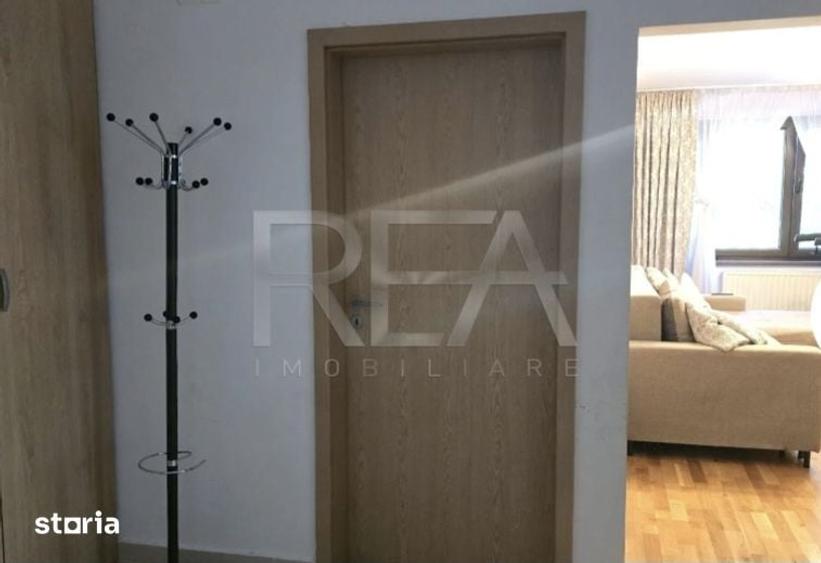 Apartament cu 4 camere semidecomandat în Crângași