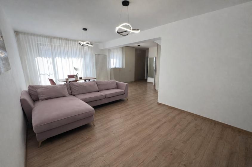 Casă individuală cu 4 camere cu Canalizare în Exterior Est