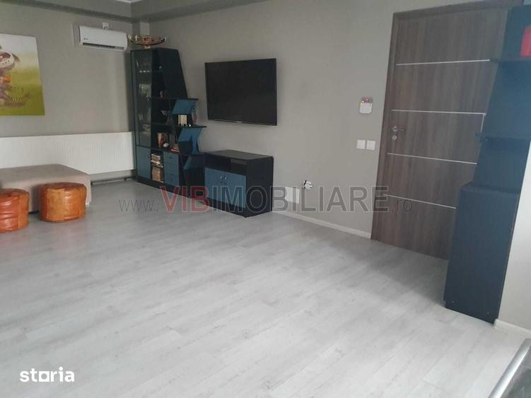 Casă cu 10 camere cu Teren 375 Mp în Central