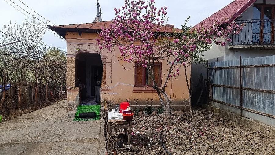 Casă cu 3 camere cu Teren 1200 Mp în Sutești