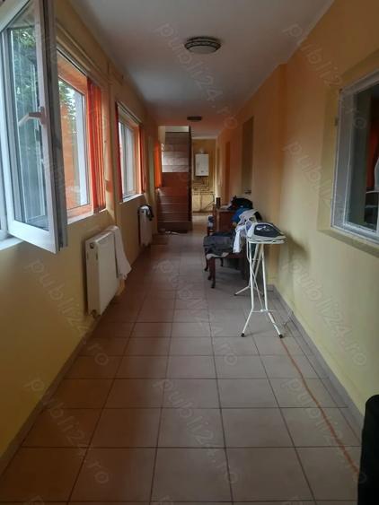 Casă cu 5 camere în Roșu