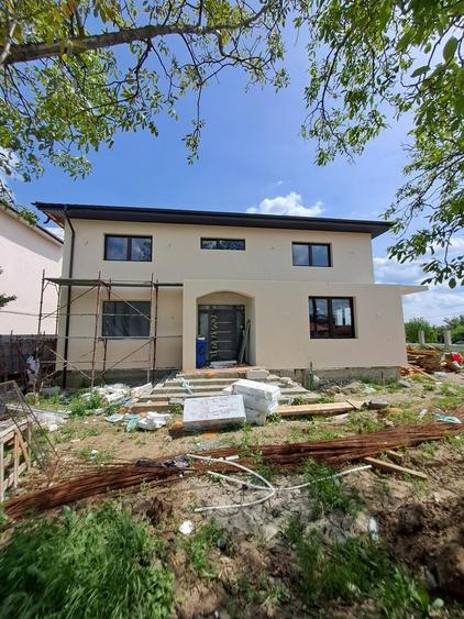 Casă cu 4 camere cu Teren 600 Mp în Central