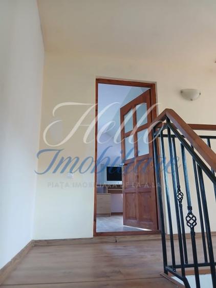 Casă individuală cu 3 camere cu Canalizare în Luna de Sus