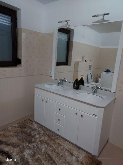 Casă cu 4 camere în Moara