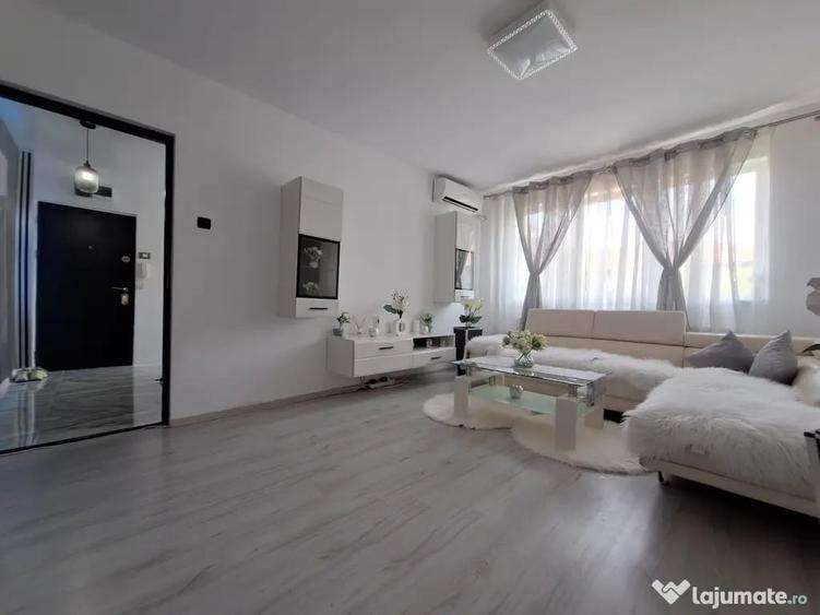 Apartament cu 3 camere semidecomandat în Central