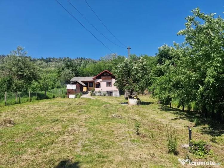 Casă cu 2 camere cu Teren 1150 Mp în Boțești