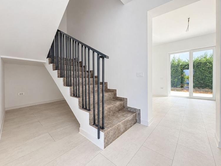 Duplex cu 5 camere cu Canalizare în Aradului
