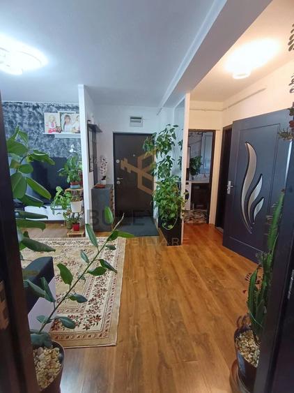 Apartament cu 3 camere semidecomandat în Apahida