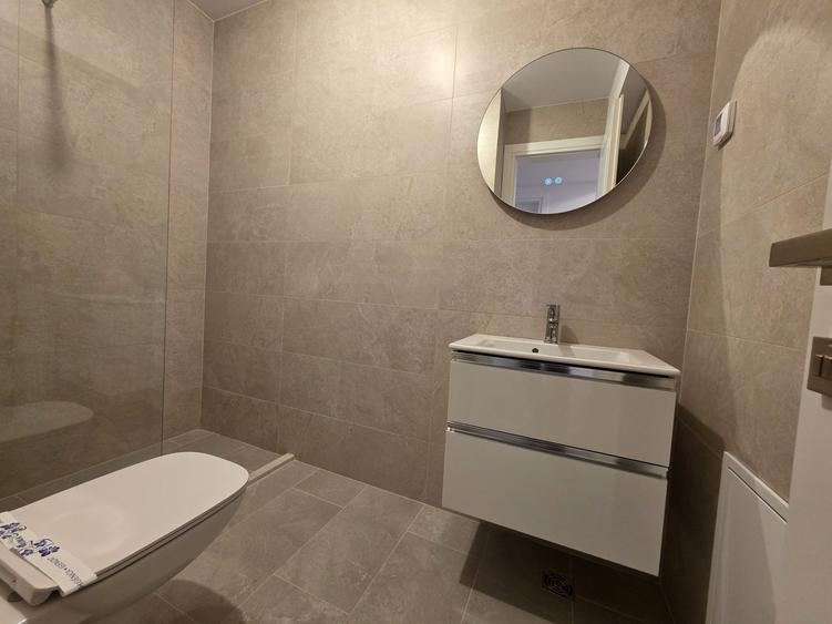 Apartament cu 3 camere în P-ța Universității