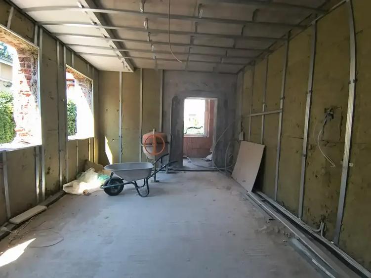 Casă individuală cu 4 camere cu Canalizare în Romană