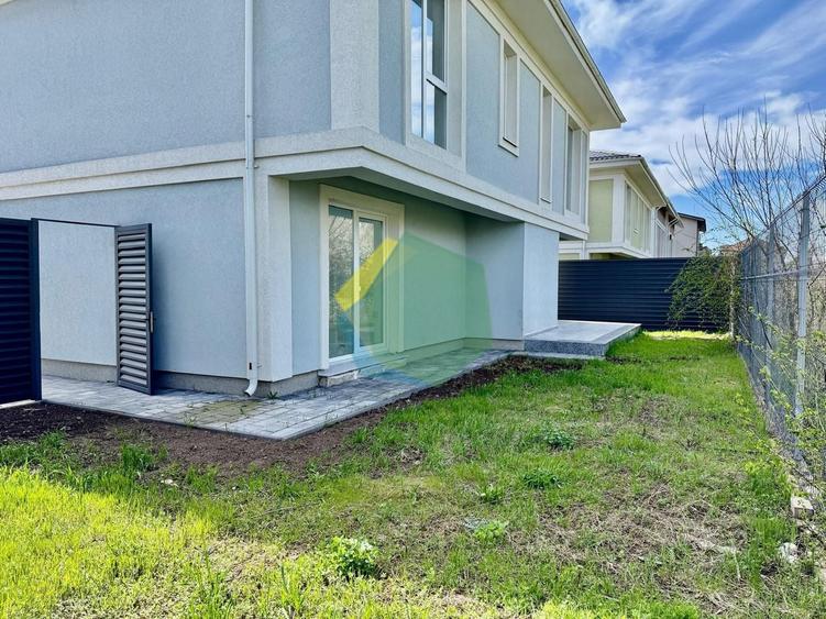 Casă individuală cu 4 camere cu Canalizare în Vest
