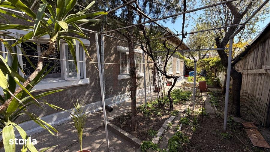 Casă cu 4 camere cu Teren 300 Mp în Piața Centrală