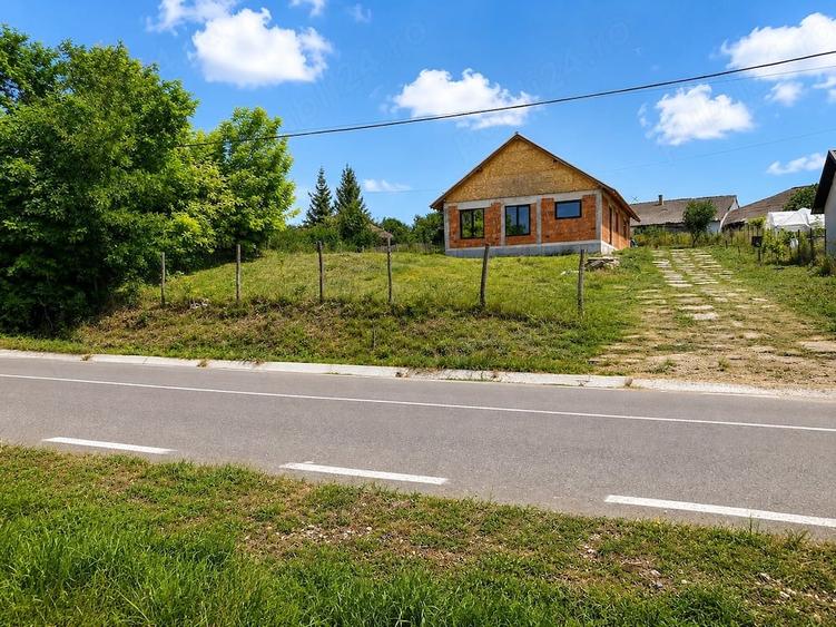 Casă cu 4 camere cu Teren 1000 Mp în Zăpodeni