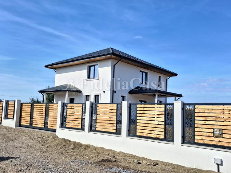 Casă cu 4 camere cu Teren 528 Mp în Breazu