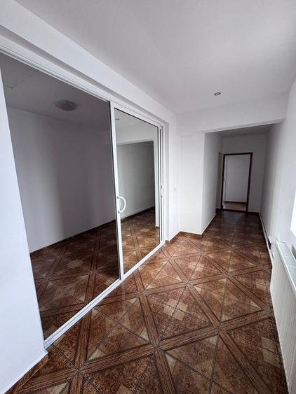 Casă cu 4 camere cu Teren 400 Mp în Central
