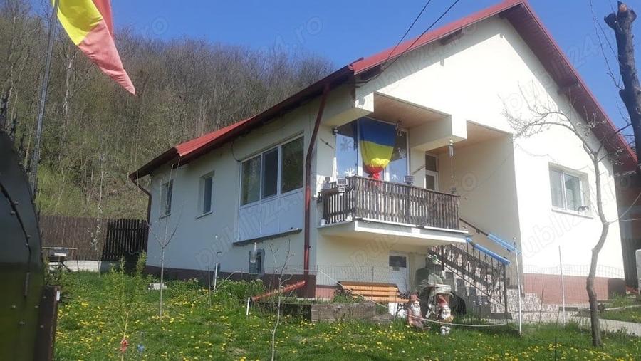 Casă cu 4 camere cu Teren 670 Mp în Topoloveni