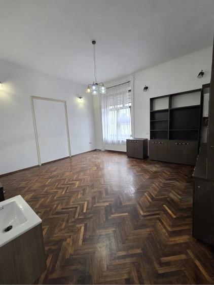 Spațiu comercial, de 40 mp, în Central
