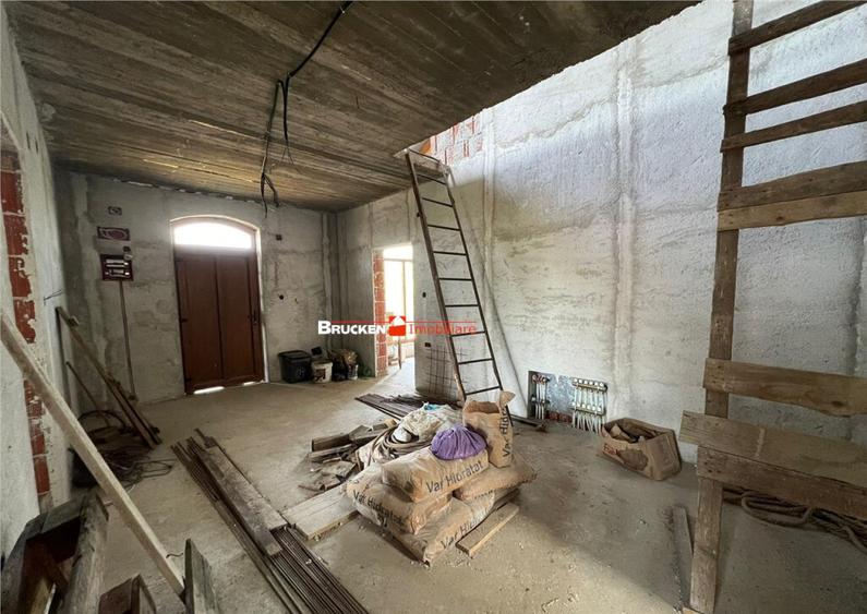 Casa de in zona centrala din Petreu - 11