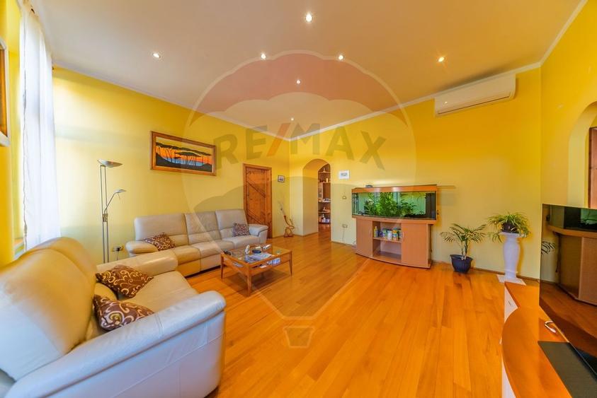 Apartament cu 3 camere de vanzare in zona Ultracentral - 2