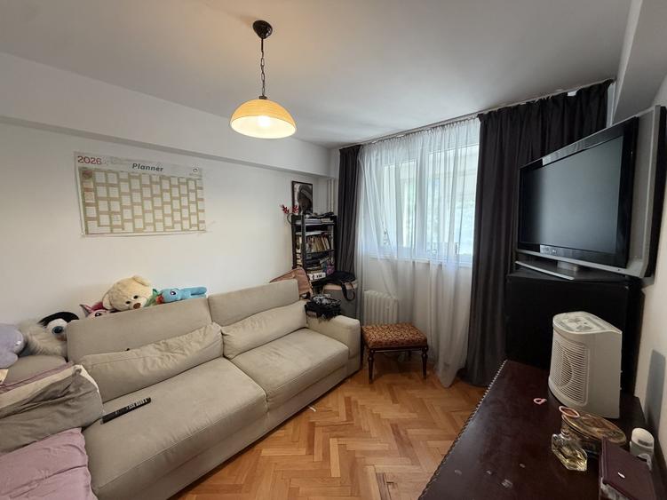 Apartament cu 3 camere semidecomandat, mobilat în Obor