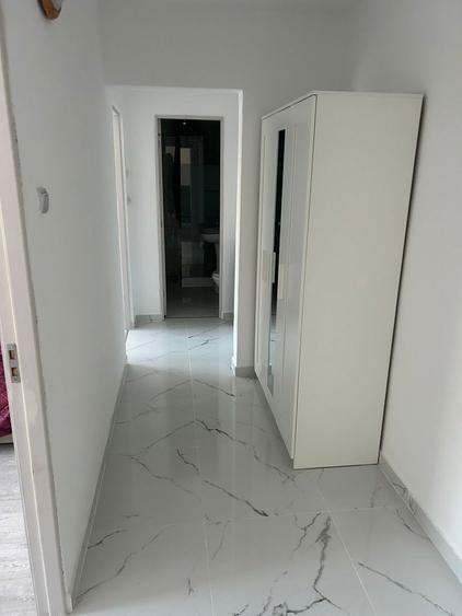 Inchiriez apt 3 camere zona Podgoria etaj 1 - 4