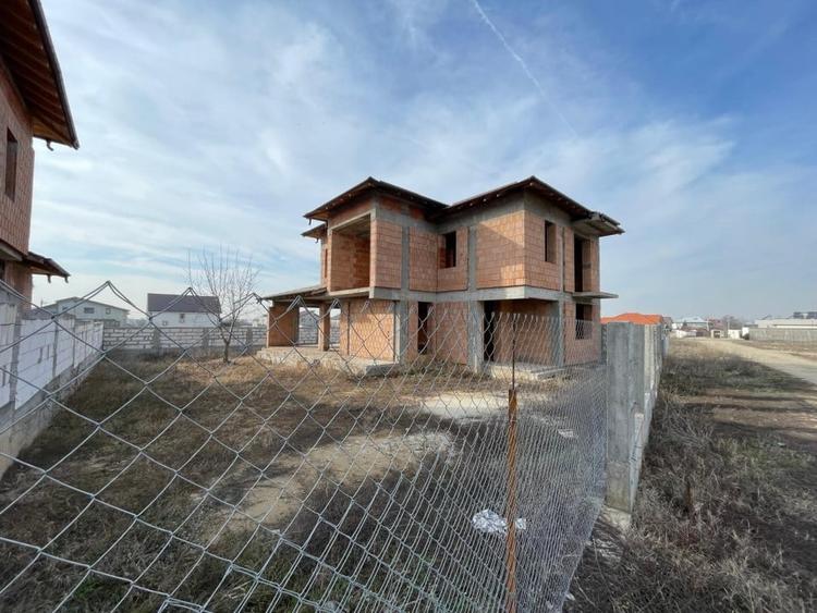 Casa la rosu P+1, 446mp teren,  164 mp utili si toate utilitatile in zona Ford - 2
