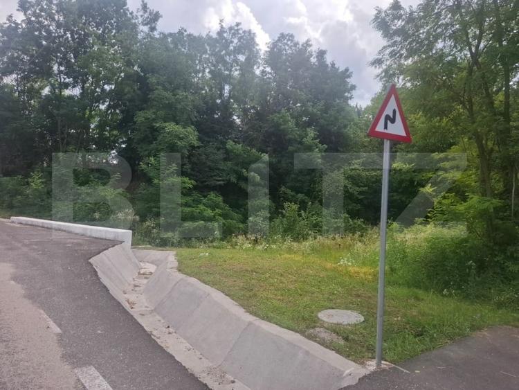 Teren Construcții intravilan de 2306.3000488281 mp, în Teiș