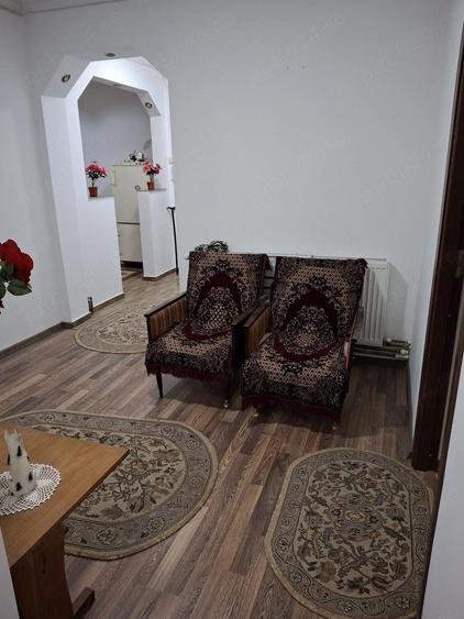 Apartament cu 4 camere decomandat - 8