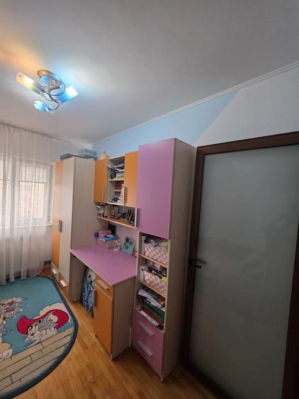 Apartament 3 camere zona Cina scoala 10 - 8