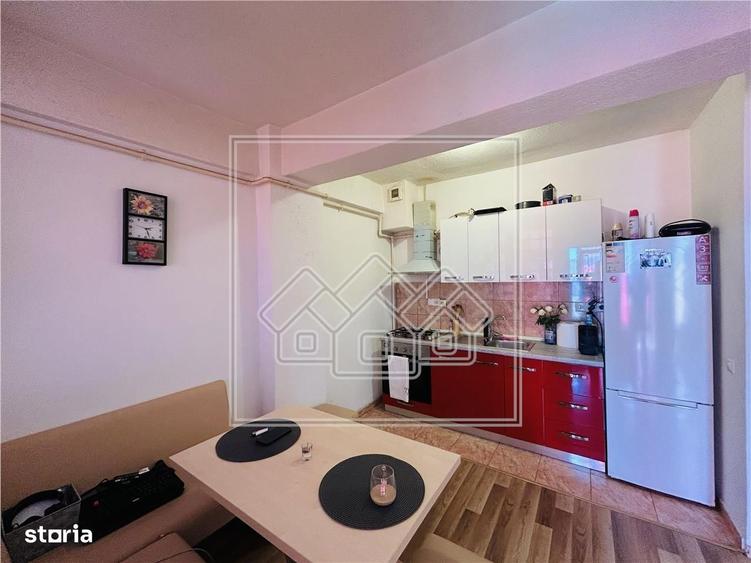 Ap cu 2 camere, la cheie, balcon - etaj intermediar - 11