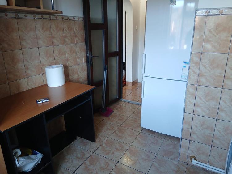 Inchiriez apartament cu o camera situat in bloc de apartamente. - 1